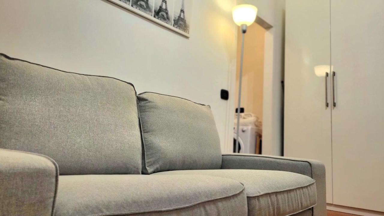Appartamento Di Fronte All'Ospedale Модена Екстер'єр фото